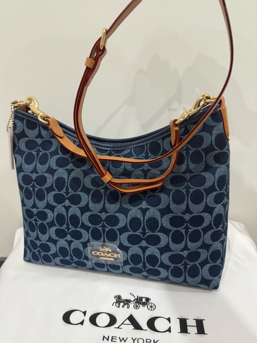 👜Coach Navy Signature Jacquard Hobo with Gold-Tone Accent